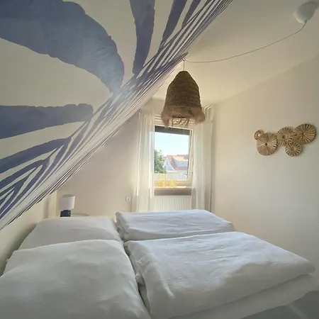 Blue Coastal Chic Balkon Hafennaehe - Butze 5 Büsum